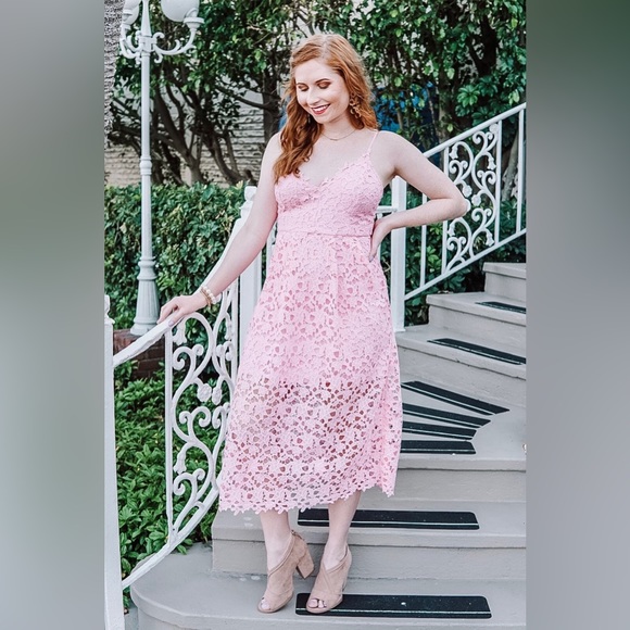 ASTR THE LABEL Lace Midi Dress pink perfect - Picture 8 of 8